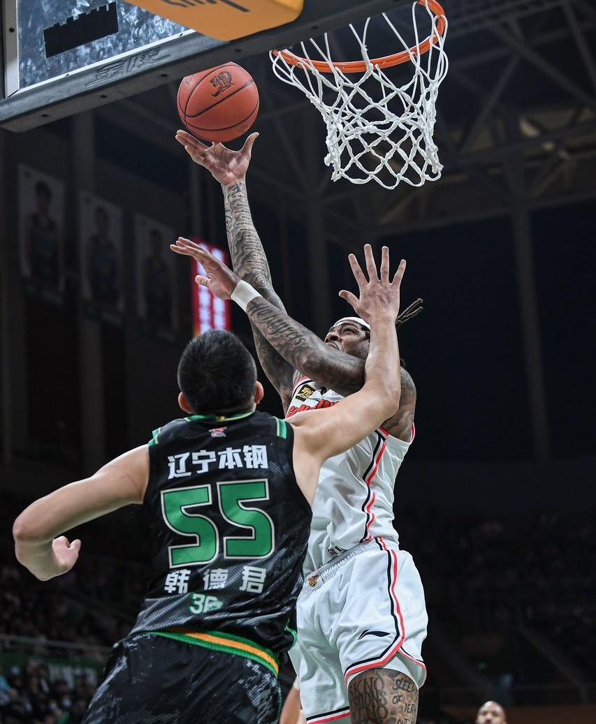 关键时刻底特律活塞备战CBA常规赛，强势反弹细节曝光，媒体盛赞，球探报告显示潜力(8月14日晚的中美职业篮球挑战赛打架视频)