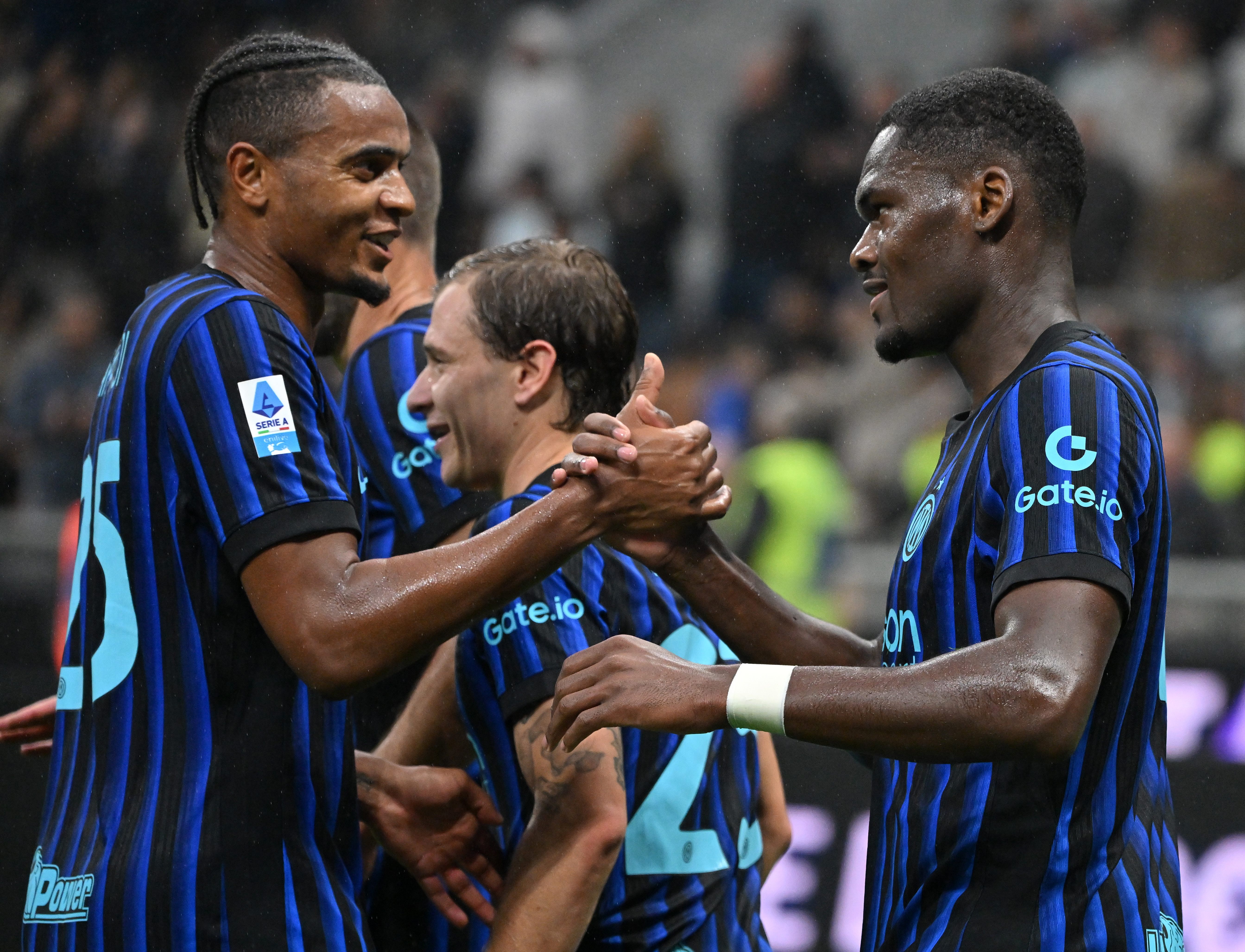 开云官网-包含国际米兰训练开放日，今晚回应争议引欢呼，意甲在即，轮换策略成焦点的词条